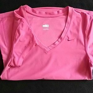 Nike FIT-DRY women's pink T-shirt.